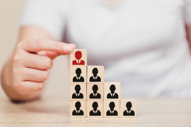 El işi insan kaynakları, işe alım çalışanları ve başarılı iş dünyası lideri konseptine sahip yetenekli yöneticiler.
