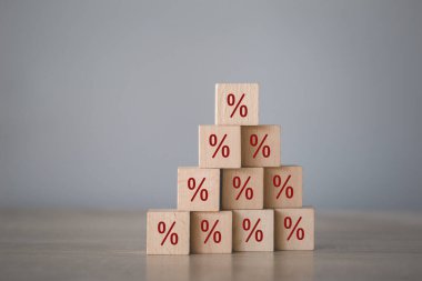 Elle düzenleme ahşap blok üst yönde simge ile istifleme.