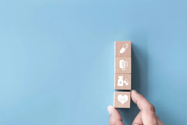Krankenversicherungs Konzept Hand Anordnen Holzblock Stapeln Mit Symbol Health Medical — Stockfoto