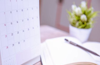 Takvim Olay Planlayıcısı meşgul. Takvim, zaman çizelgesi düzenleme saati, iş toplantısı veya seyahat planlama konsepti.