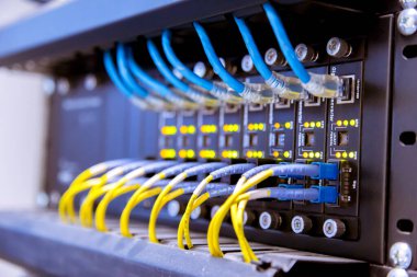 Ağ anahtarı ve ethernet kabloları, Veri Merkezi Konsepti.
