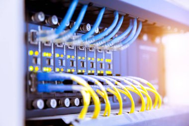 Ağ anahtarı ve ethernet kabloları, Veri Merkezi Konsepti.