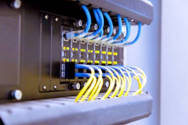 Ağ anahtarı ve ethernet kabloları, Veri Merkezi Konsepti.