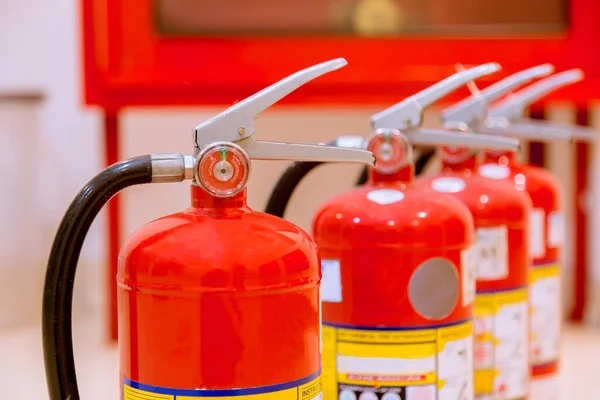 Estintori Disponibili Nelle Emergenze Antincendio — Foto Stock