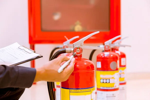 Male Professional Inspection Fire Extinguisher Safety Concept — Zdjęcie stockowe