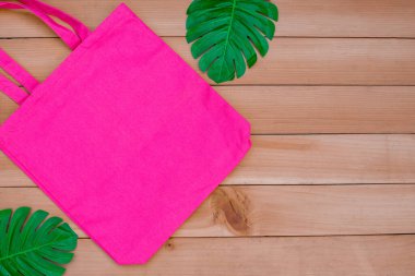 Çanta, kumaş kumaş kumaş, alışveriş çantası, ahşap arka planda boş maket..