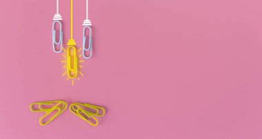 Kağıt ataç, düşünme, yaratıcılık, mavi arka planda ampul, yeni fikirler kavramı ile harika fikirler..