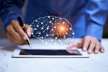 İş dünyası, beyin ikonu, yaratıcılık ve yenilikçilikle başarı, yeni fikirler ve yenilik kavramının anahtarlarıdır..