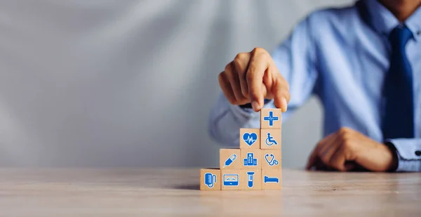 Handinrichting Houten Blok Stapelen Met Pictogram Gezondheidszorg Medische Verzekering Voor — Stockfoto