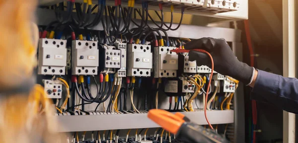 Electrician Engineer Work Tester Measuring Voltage Current Power Electric Line — Foto Stock