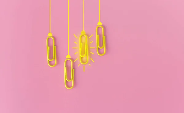 Grand Concept Idées Avec Trombone Pensée Créativité Ampoule Sur Fond — Photo