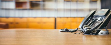 Çağrı merkezindeki kulaklık ve müşteri destek ekipmanları aktif hizmet, iletişim desteği, çağrı merkezi ve müşteri hizmetleri yardım masası için hazırdır (çağrı merkezi). .