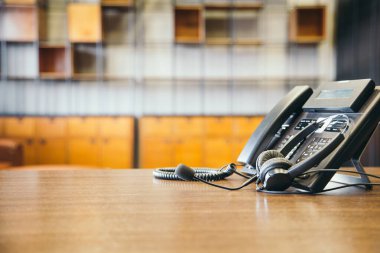 Çağrı merkezindeki kulaklık ve müşteri destek ekipmanları aktif hizmet, iletişim desteği, çağrı merkezi ve müşteri hizmetleri yardım masası için hazırdır (çağrı merkezi). .