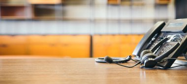 Çağrı merkezindeki kulaklık ve müşteri destek ekipmanları aktif hizmet, iletişim desteği, çağrı merkezi ve müşteri hizmetleri yardım masası için hazırdır (çağrı merkezi). .