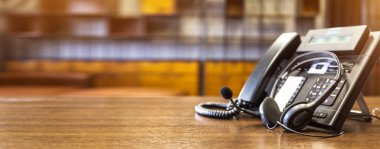 Çağrı merkezindeki kulaklık ve müşteri destek ekipmanları aktif hizmet, iletişim desteği, çağrı merkezi ve müşteri hizmetleri yardım masası için hazırdır (çağrı merkezi). .