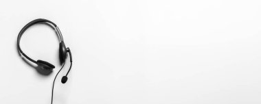 Çağrı merkezindeki kulaklık ve müşteri destek ekipmanları aktif hizmet, iletişim desteği, çağrı merkezi ve müşteri hizmetleri yardım masası için hazırdır (çağrı merkezi). .