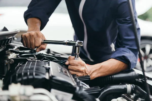 Automobile Mechanic Repairman Hands Repairing Car Engine Automotive Workshop Wrench — Stock Photo, Image