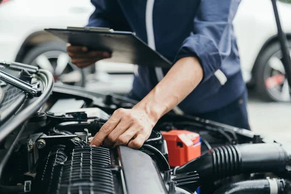 Automobile Mechanic Repairman Hands Repairing Car Engine Automotive Workshop Wrench — Stock Photo, Image