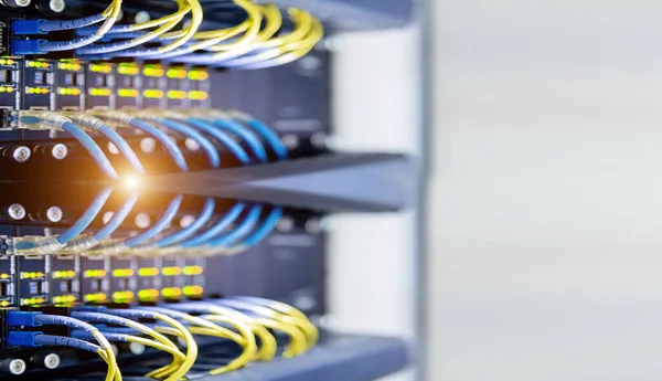Ağ anahtarı ve ethernet kabloları, Veri Merkezi Konsepti.