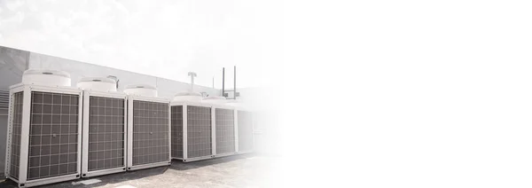 中央エアコンの建物の屋根の上に設定のシステム — ストック写真
