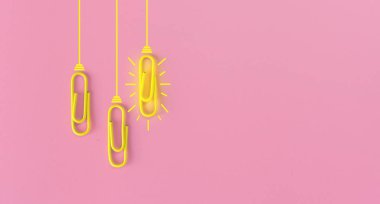 Kağıt ataç, düşünme, yaratıcılık, mavi arka planda ampul, yeni fikirler kavramı ile harika fikirler..