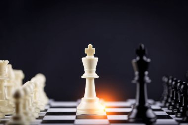 Satranç tahtası oyunu Stratejisi, Planlama ve Karar konsepti, başarı için iş çözümleri.