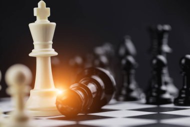 Satranç tahtası oyunu Stratejisi, Planlama ve Karar konsepti, başarı için iş çözümleri.