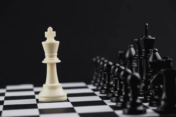 チェスボードゲーム戦略 計画と意思決定の概念 成功のためのビジネスソリューション — ストック写真