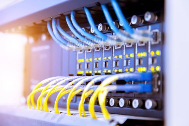 Ağ anahtarı ve ethernet kabloları, Veri Merkezi Konsepti.