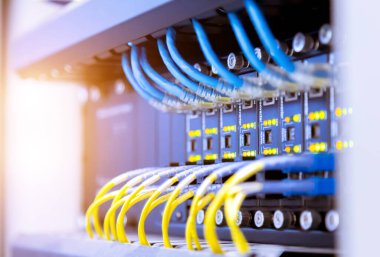 Ağ anahtarı ve ethernet kabloları, Veri Merkezi Konsepti.