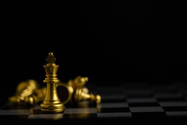 Fikirler, rekabet ve strateji için satranç tahtası oyunu, iş başarısı konsepti.