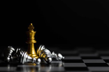 Fikirler, rekabet ve strateji için satranç tahtası oyunu, iş başarısı konsepti.