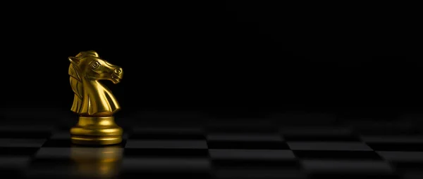 アイデアと競争と戦略ビジネス成功の概念のためのチェスボードゲーム — ストック写真