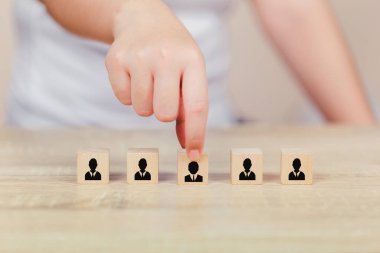 El işi insan kaynakları, işe alım çalışanı ve başarılı iş dünyası lideri konseptiyle yetenek yönetimi.