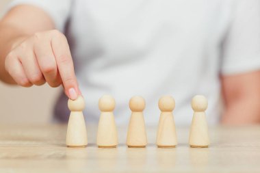 El işi insan kaynakları, işe alım çalışanı ve başarılı iş dünyası lideri konseptiyle yetenek yönetimi.