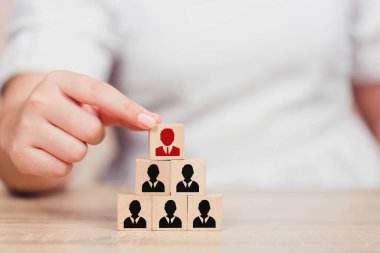 El işi insan kaynakları, işe alım çalışanı ve başarılı iş dünyası lideri konseptiyle yetenek yönetimi.