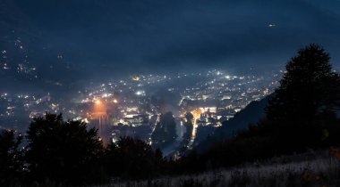 Eski şehrin gece manzarası.