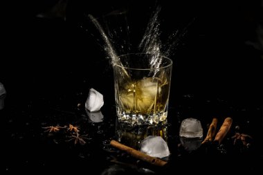 Burbon bardağına bir damla