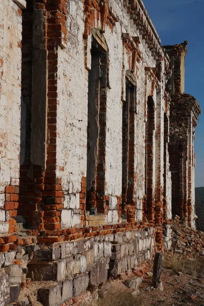 Sebuah Rumah Tua Ditinggalkan Runtuh Pada Abad Terakhir Kota Ini — Stok Foto