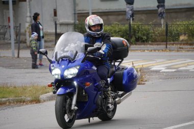 Sonbahar, motosiklet kulüpleri sezonun kapanışı için toplandı. Hava soğuk olacak ve yakında yağmur yağacak..