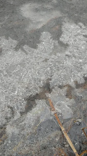 Finales Del Otoño Hace Frío Nieva Río Montaña Comienza Congelarse —  Fotos de Stock