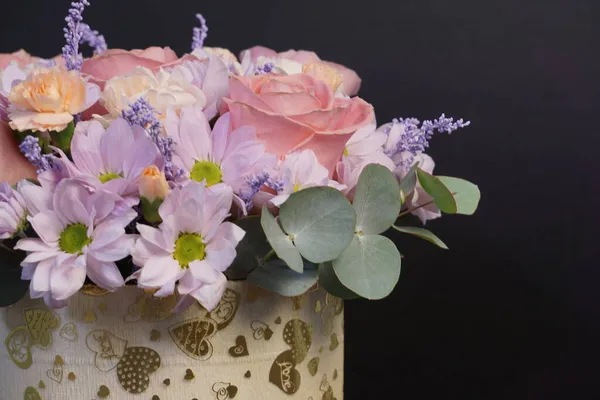 Immer Wieder Schöne Blumen Und Sträuße Rosen Und Chrysanthemen Für — Stockfoto