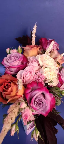 Toujours Belles Fleurs Bouquets Roses Chrysanthèmes Pour Une Bonne Humeur — Photo