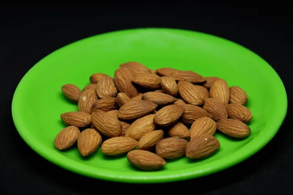 Pile Almonds Green Plate — Stock Photo, Image
