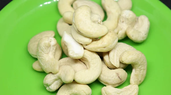 Pile Cashew Nuts Black Background Green Plate — Stock Photo, Image