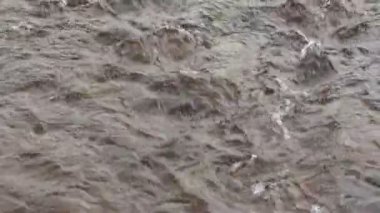 Kesinlik akışı. Temiz su. Bakmak çok güzel.