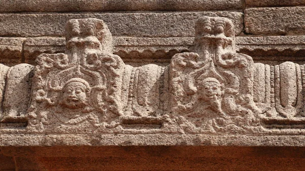 Tamamlanmamış Vijayanagara Döneminin Tapınağın Duvarlarında Yan Duvarı Olan Güzel Heykeller — Stok fotoğraf