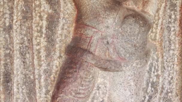 Alte Indische Hand Geschnitzte Steinidole Des Hinduistischen Gottes — Stockvideo