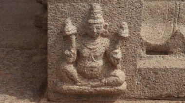 Tapınak Evi Heykeli. Bir yan duvar heykeli. Bu tamamen taş oyulmuş bir heykel..