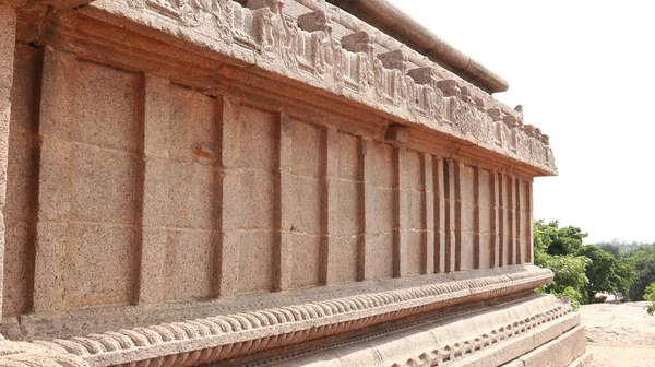 Gevel Beeldhouwwerk Van Tempel Ene Zijwand Dit Een Volledig Stenen — Stockfoto